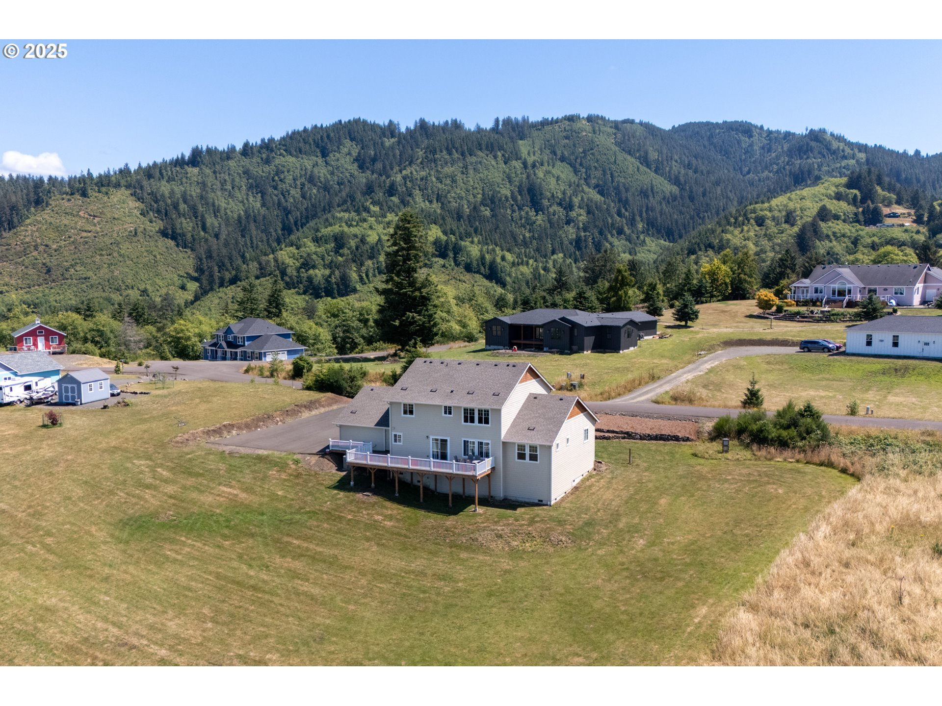 810 Marvin Lane Tillamook, OR 97141 - Photo 4 of 44