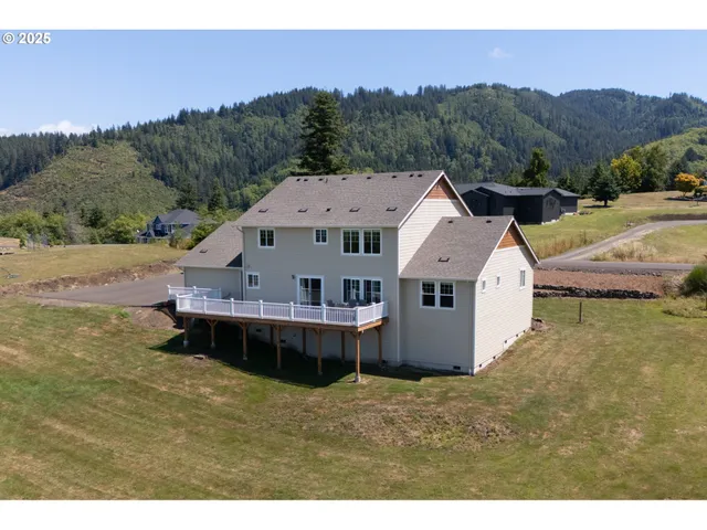 $820,000 | 810 Marvin Lane, Tillamook, OR 97141