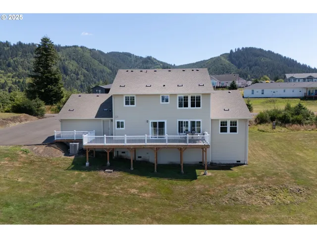 $820,000 | 810 Marvin Lane, Tillamook, OR 97141
