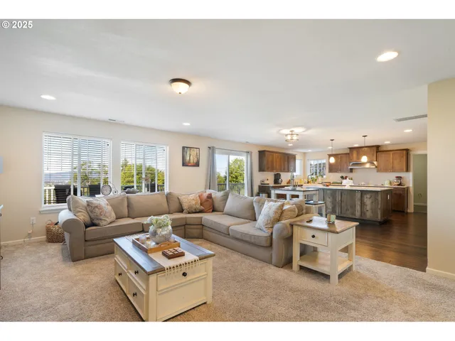 $820,000 | 810 Marvin Lane, Tillamook, OR 97141