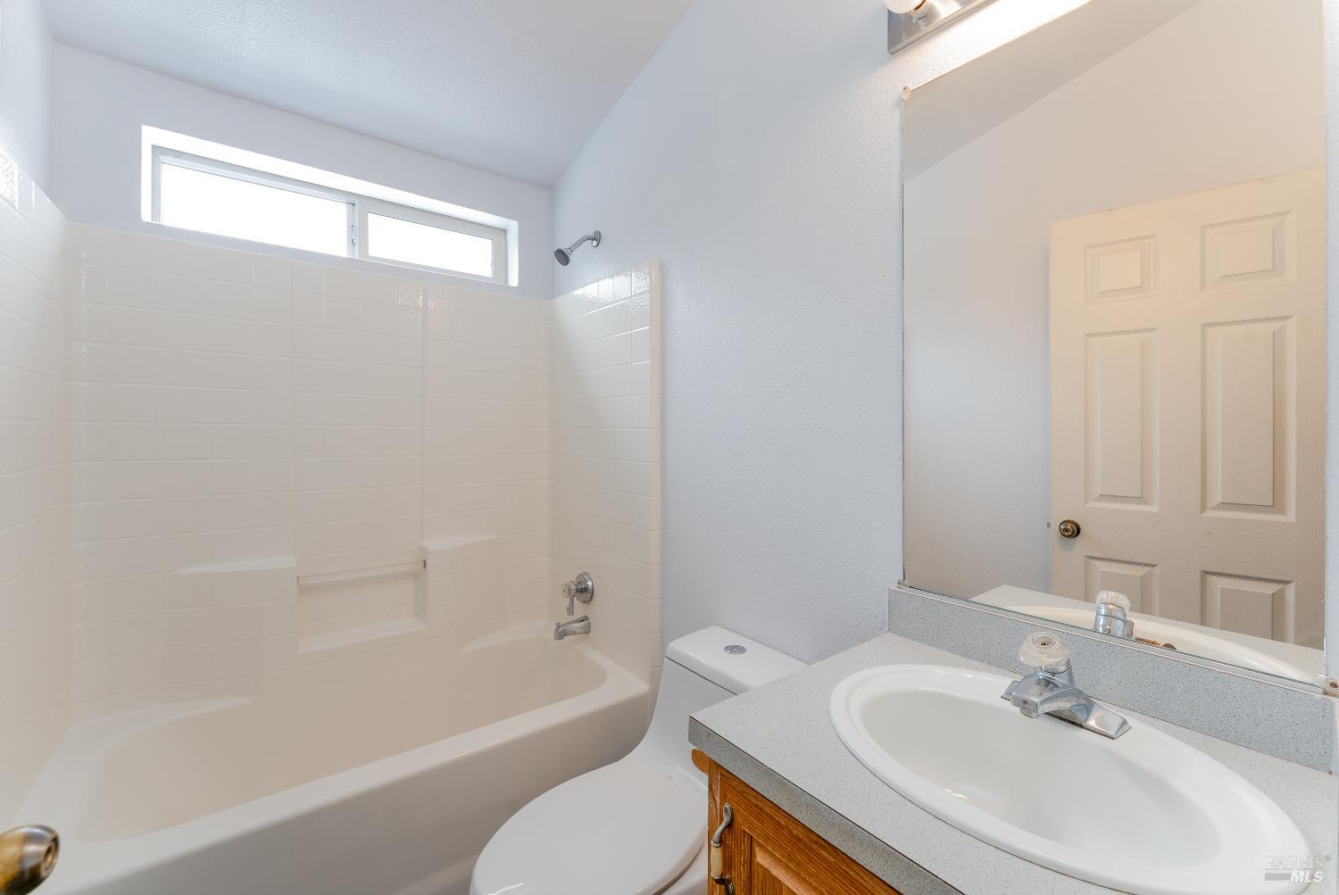 5751 Ridgewood Road Willits, CA 95490 - Photo 15 of 27 a bathroom with a sink toilet and a bathtub