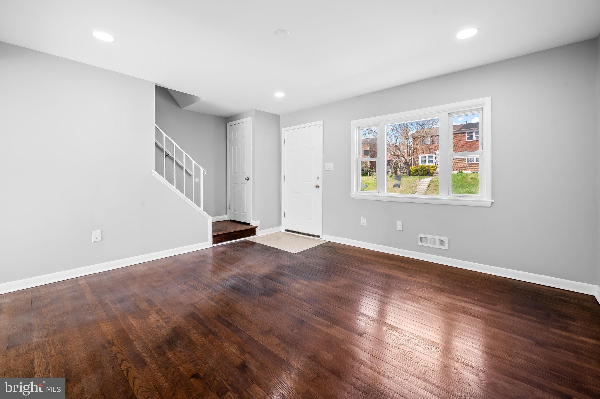 631 Charraway Road Baltimore, MD 21229 - Photo 4 of 33