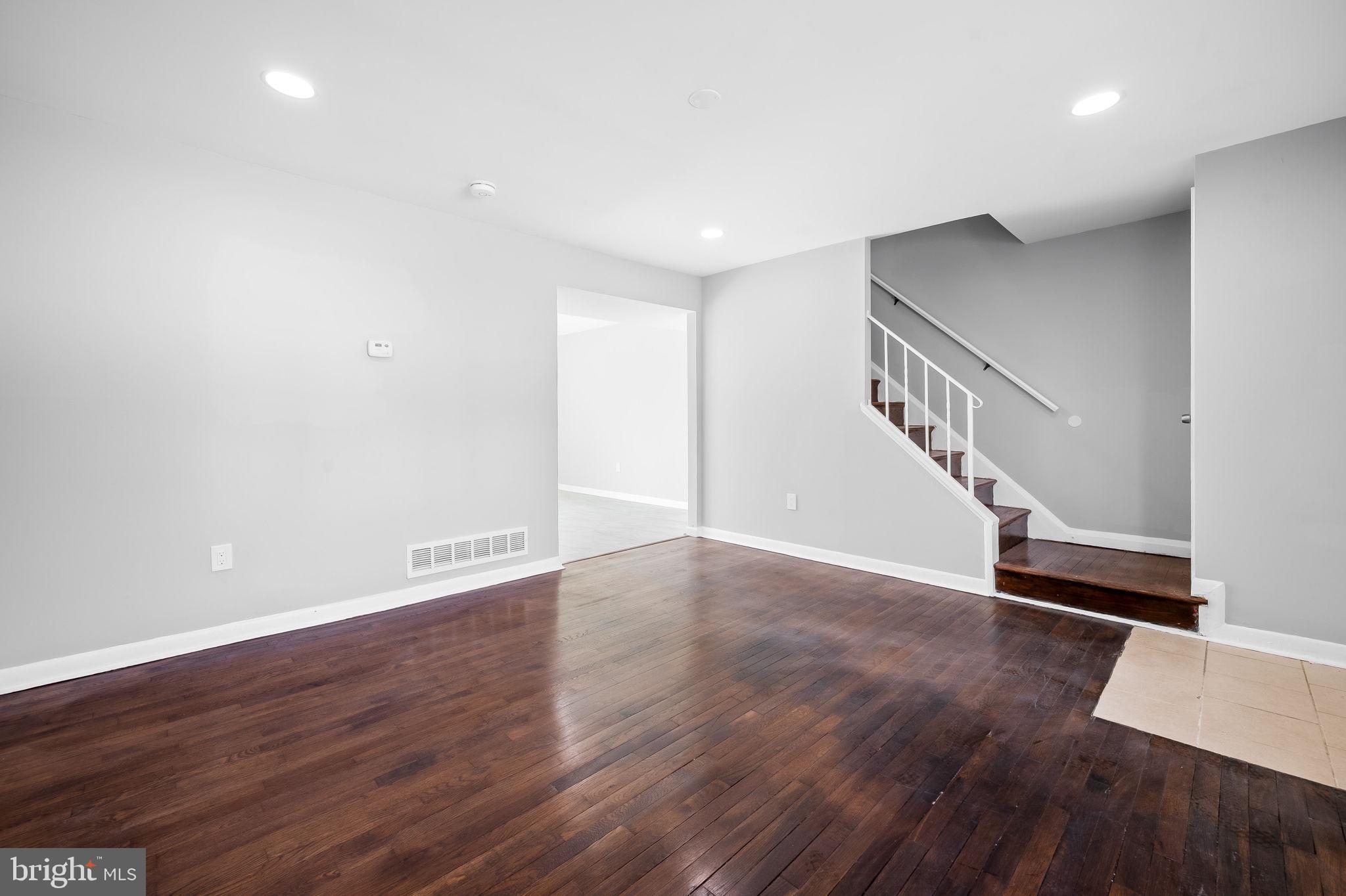 631 Charraway Road Baltimore, MD 21229 - Photo 5 of 33