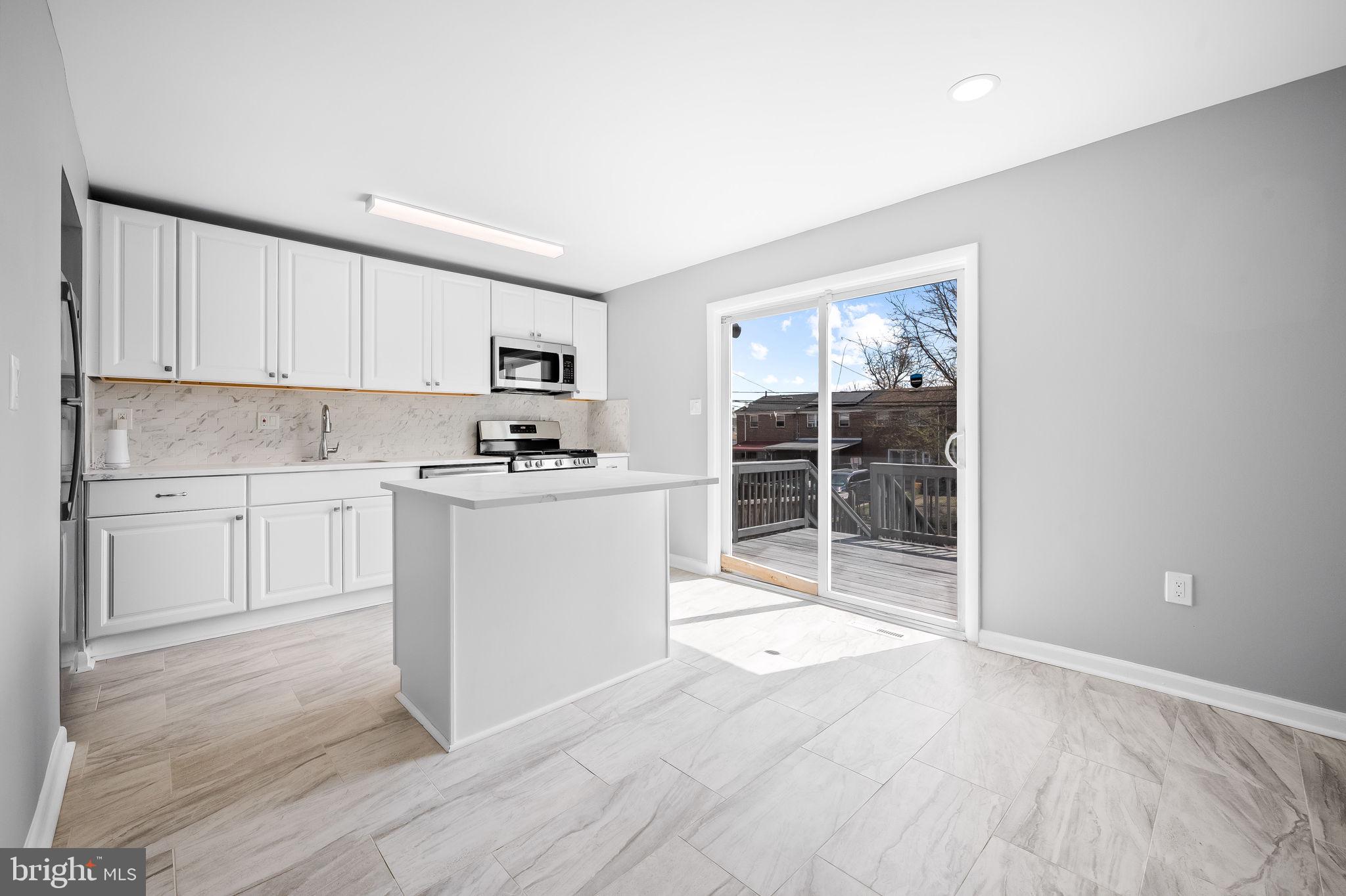 631 Charraway Road Baltimore, MD 21229 - Photo 7 of 33