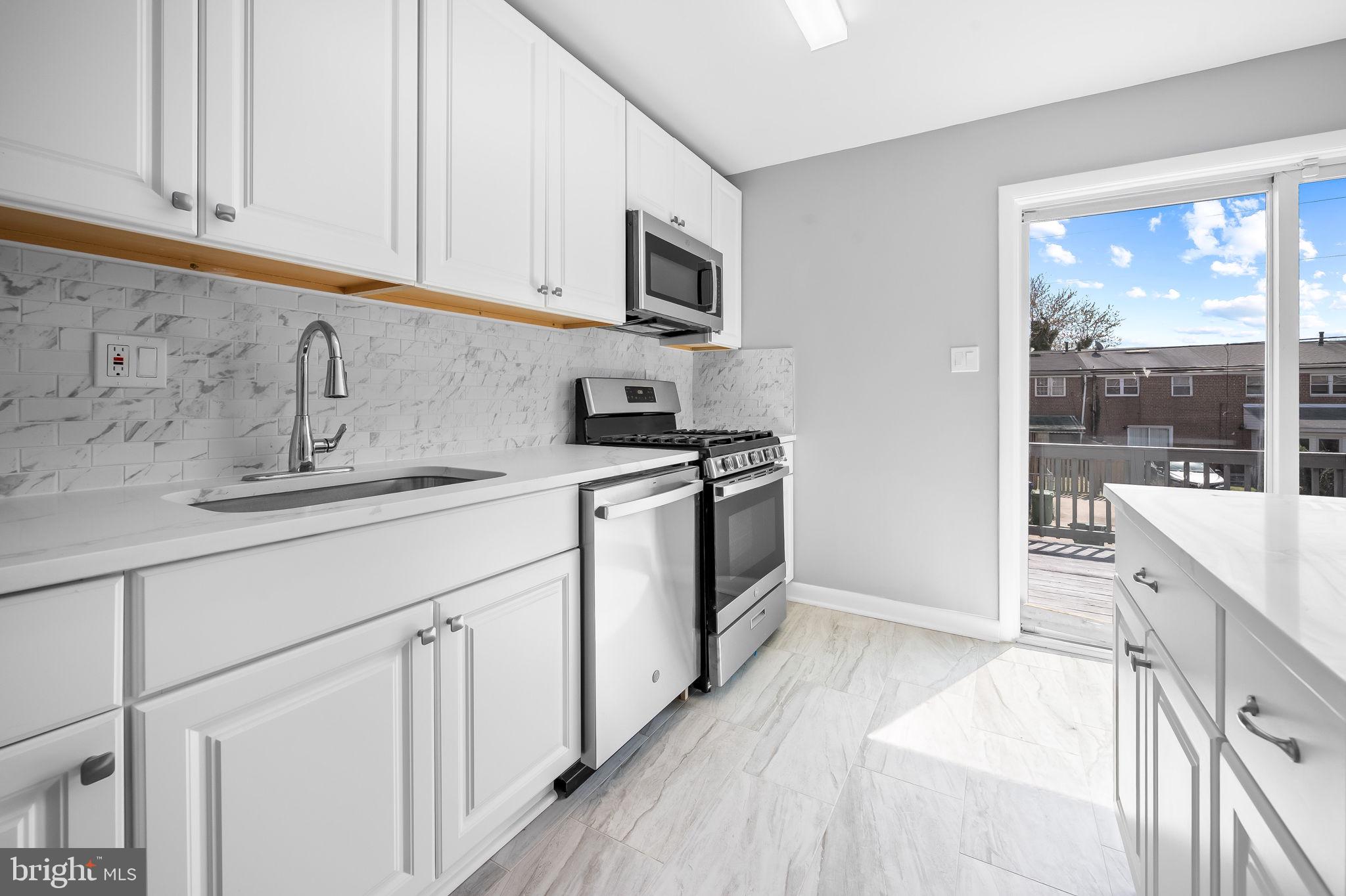 631 Charraway Road Baltimore, MD 21229 - Photo 8 of 33