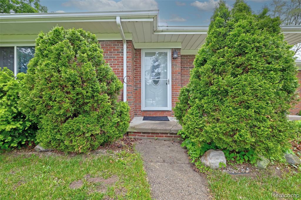 4127 North State Road Davison, MI 48423 - Photo 2 of 46