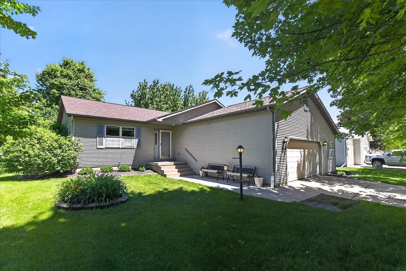 1340 Prairie Rose Drive Sun Prairie, WI 53590 - Photo 3 of 50