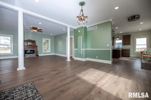 $369,000 | 22014 Highway 40, Edelstein, IL 61526