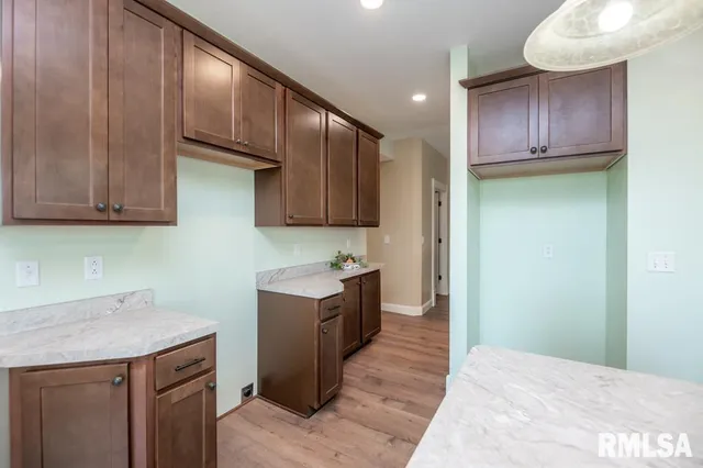 $369,000 | 22014 Highway 40, Edelstein, IL 61526