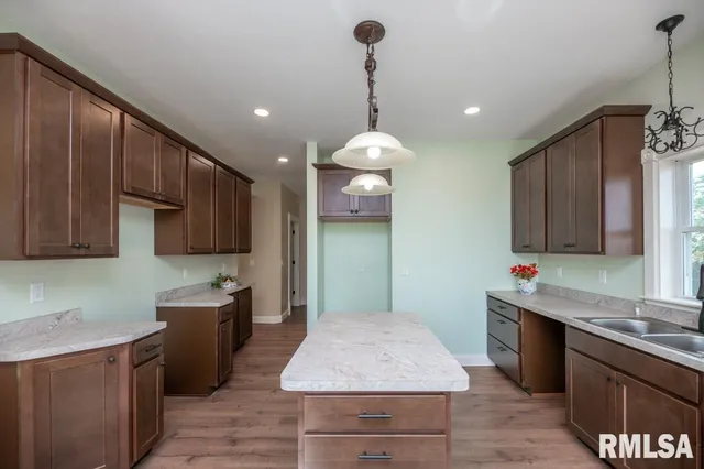 $369,000 | 22014 Highway 40, Edelstein, IL 61526