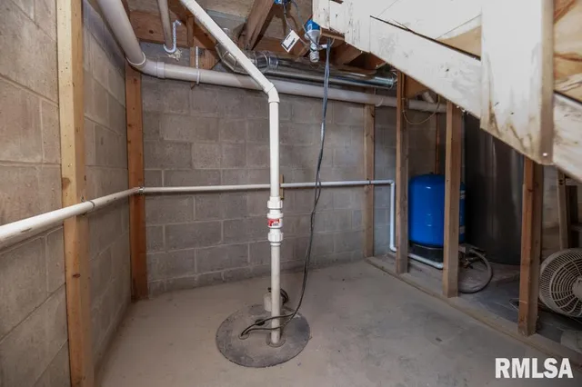 $369,000 | 22014 Highway 40, Edelstein, IL 61526