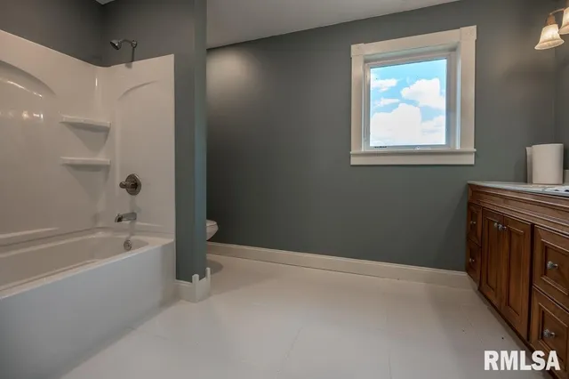 $369,000 | 22014 Highway 40, Edelstein, IL 61526