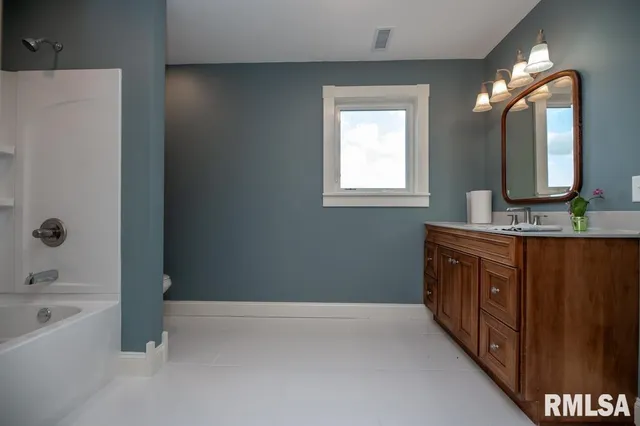 $369,000 | 22014 Highway 40, Edelstein, IL 61526