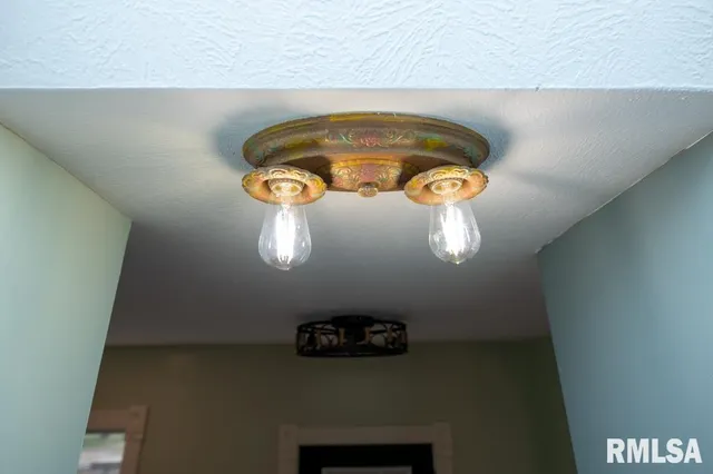 $369,000 | 22014 Highway 40, Edelstein, IL 61526