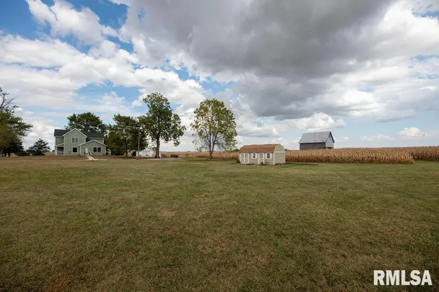 $369,000 | 22014 Highway 40, Edelstein, IL 61526