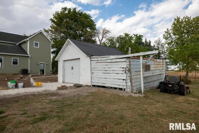 $369,000 | 22014 Highway 40, Edelstein, IL 61526