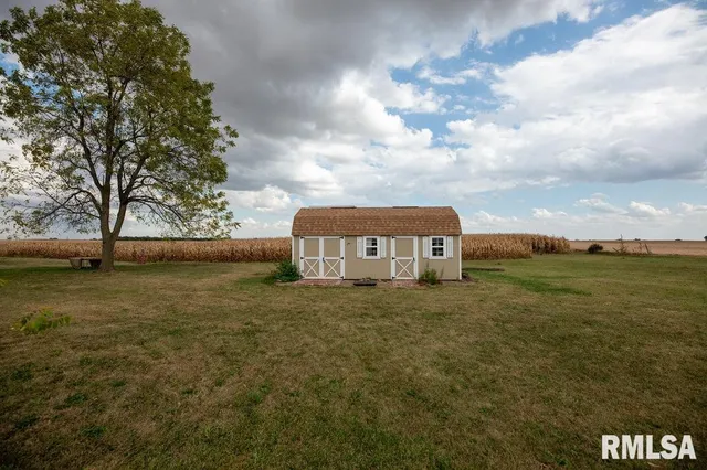 $369,000 | 22014 Highway 40, Edelstein, IL 61526