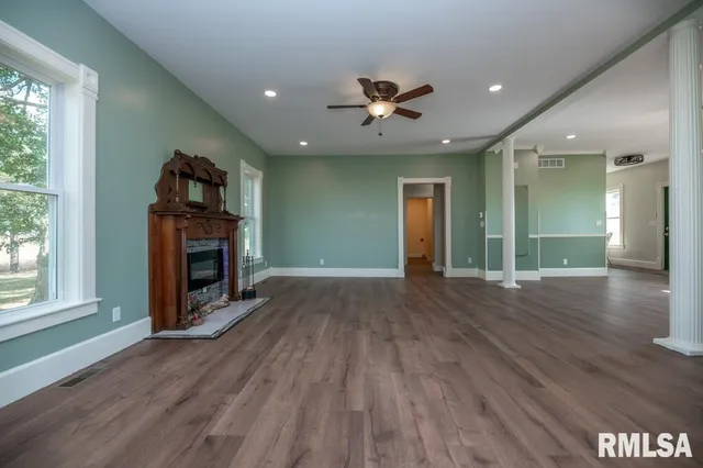 $369,000 | 22014 Highway 40, Edelstein, IL 61526