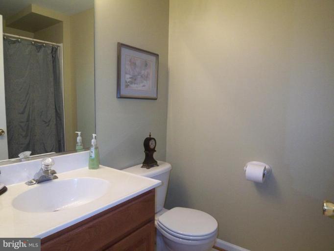 153 Peyton Road Sterling, VA 20165 - Photo 22 of 30 Bath #3