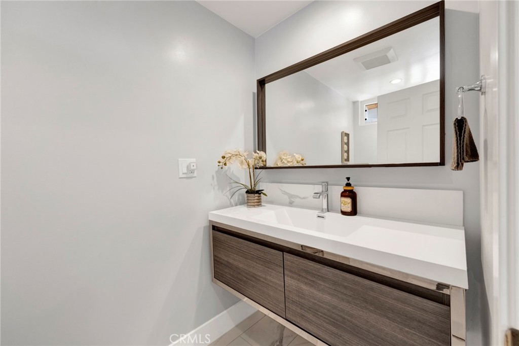 8746 Ruffner Avenue Northridge, CA 91343 - Photo 10 of 21