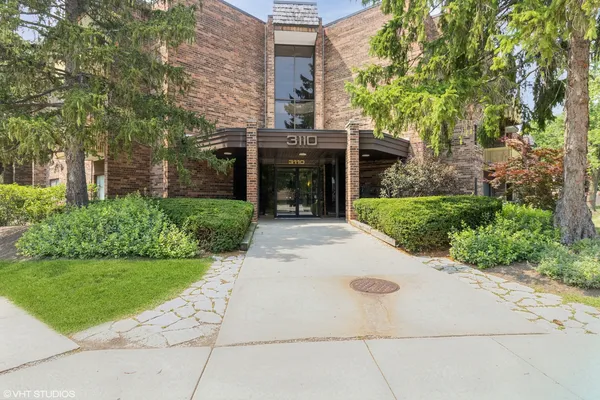 $234,900 | 3110 Pheasant Creek Drive, Unit 110, Northbrook, IL 60062