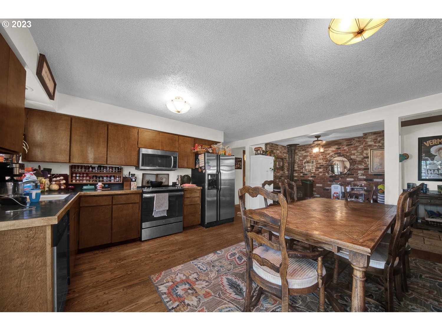 67100 Fryrear Road Bend, OR 97703 - Photo 14 of 37 a kitchen with a table and chairs