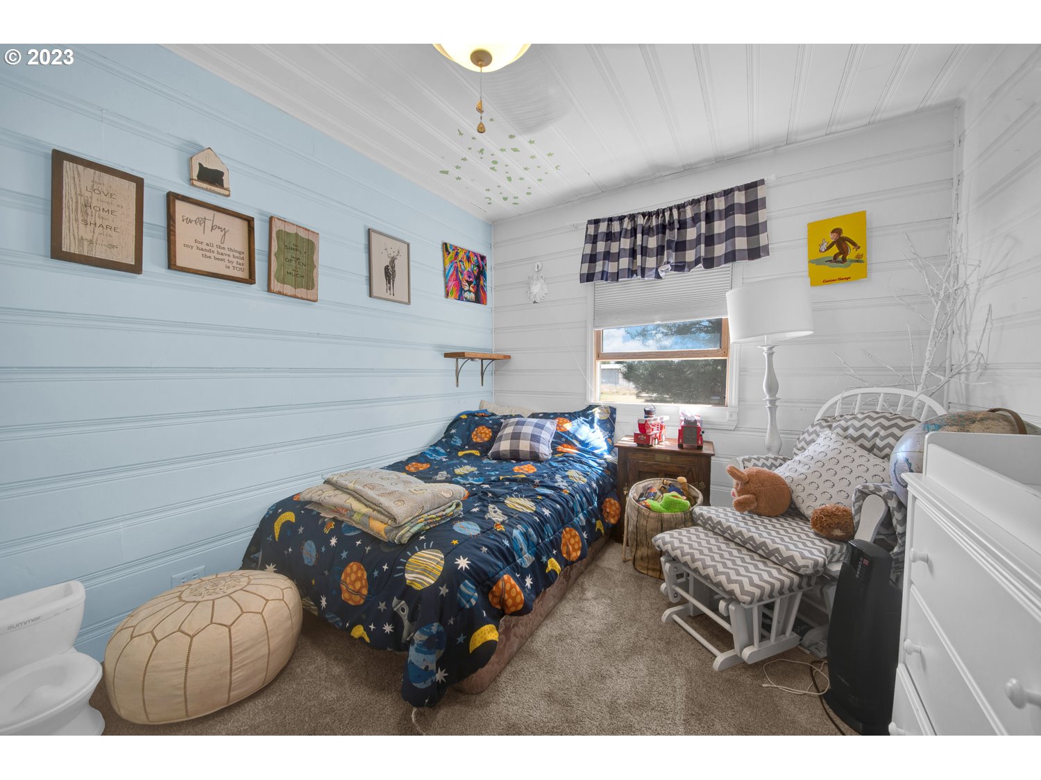 67100 Fryrear Road Bend, OR 97703 - Photo 17 of 37 a bedroom with furniture and a large window