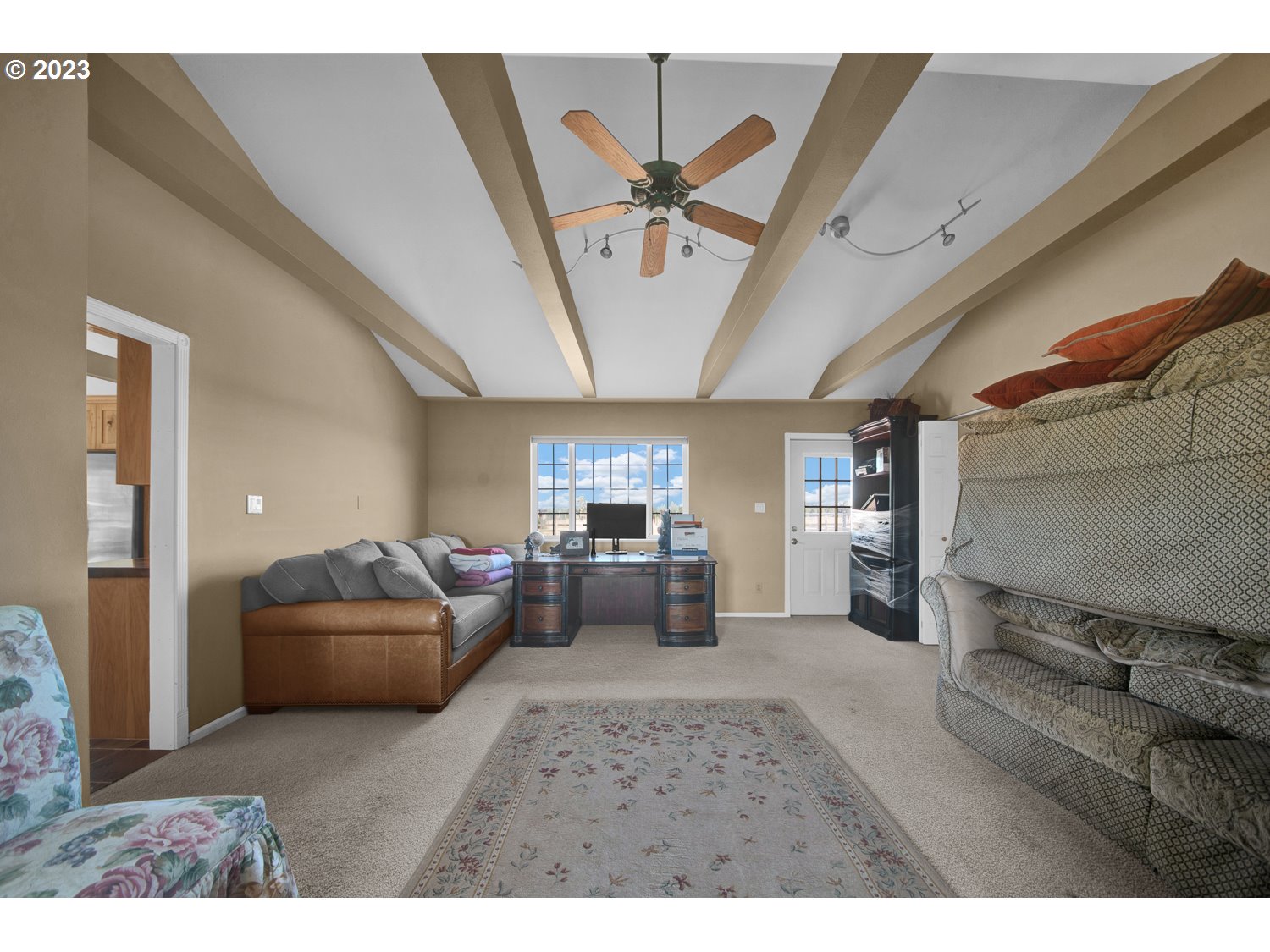 67100 Fryrear Road Bend, OR 97703 - Photo 29 of 37 a living room with furniture
