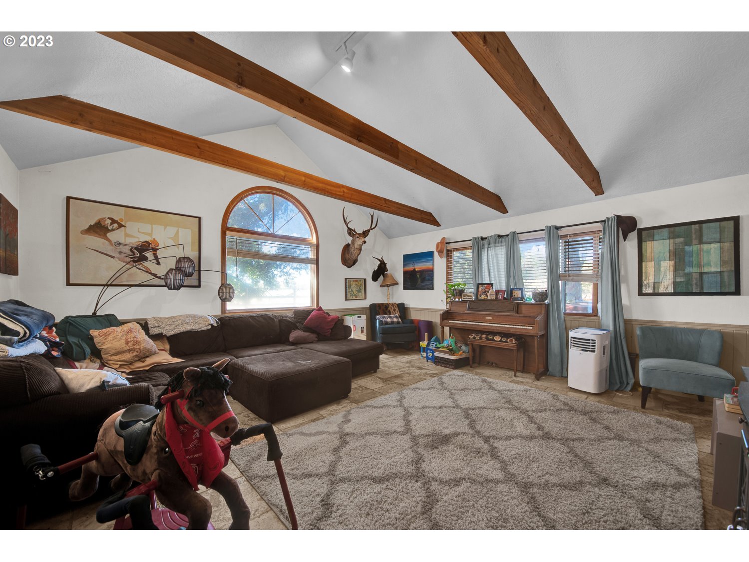 67100 Fryrear Road Bend, OR 97703 - Photo 10 of 37 a living room with furniture and a large window