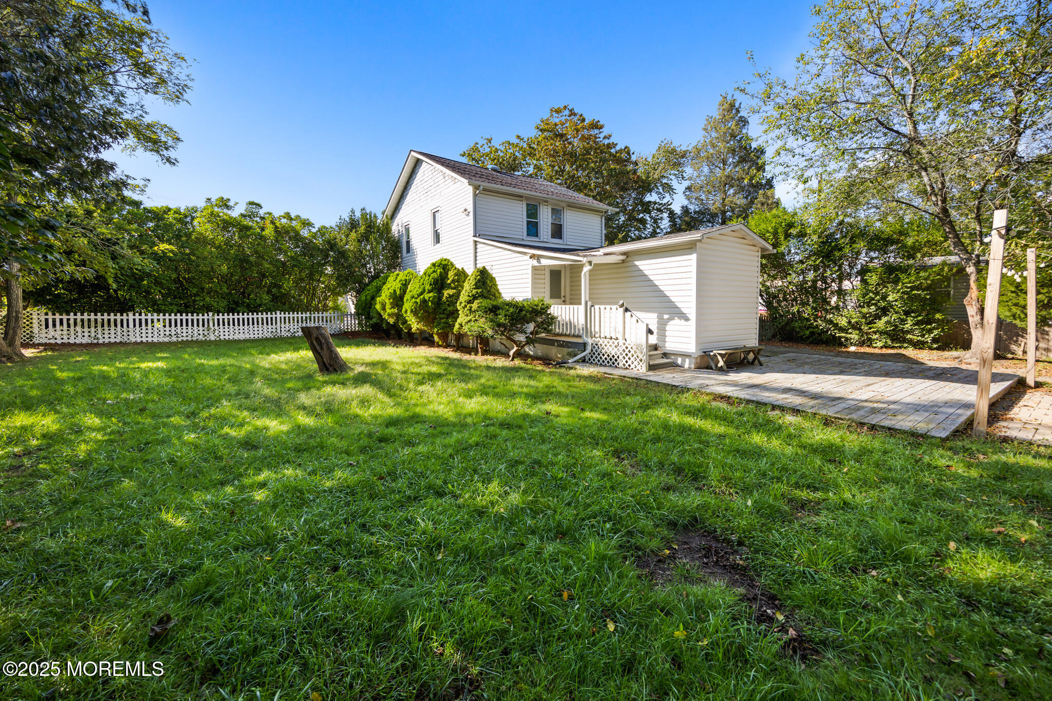 605 Ocean Gate Avenue Ocean Gate, NJ 08740 - Photo 44 of 45 a backyard of a house with table and chairs