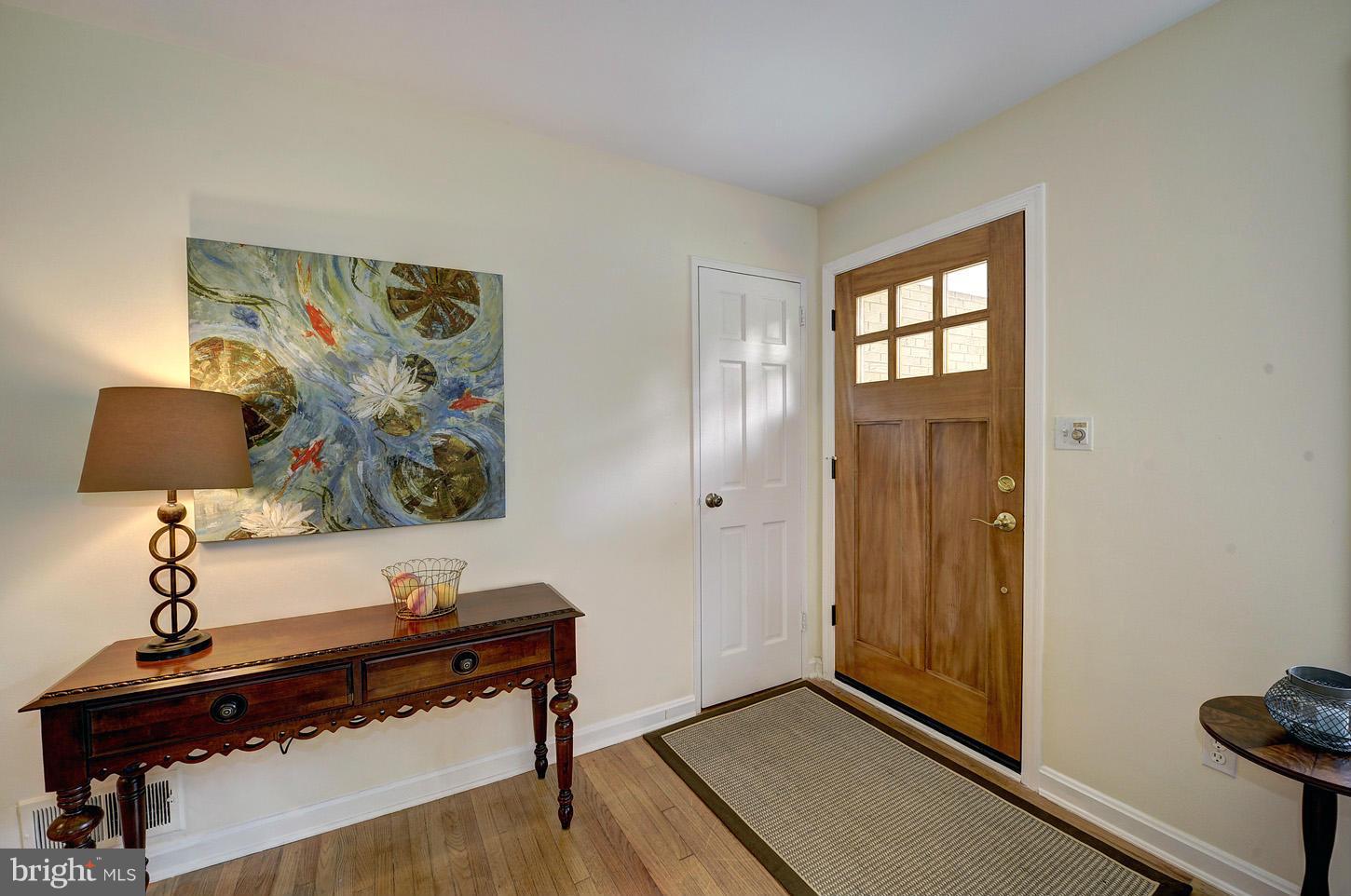 102 Devon Court Silver Spring, MD 20910 - Photo 2 of 29 Foyer