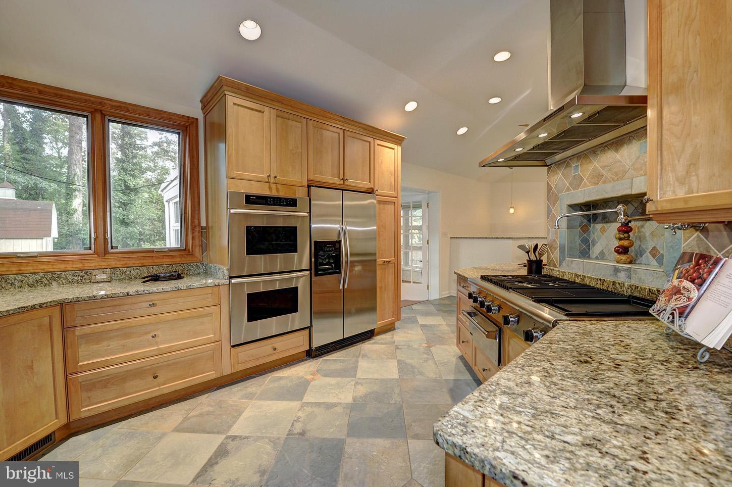102 Devon Court Silver Spring, MD 20910 - Photo 13 of 29 Kitchen 3