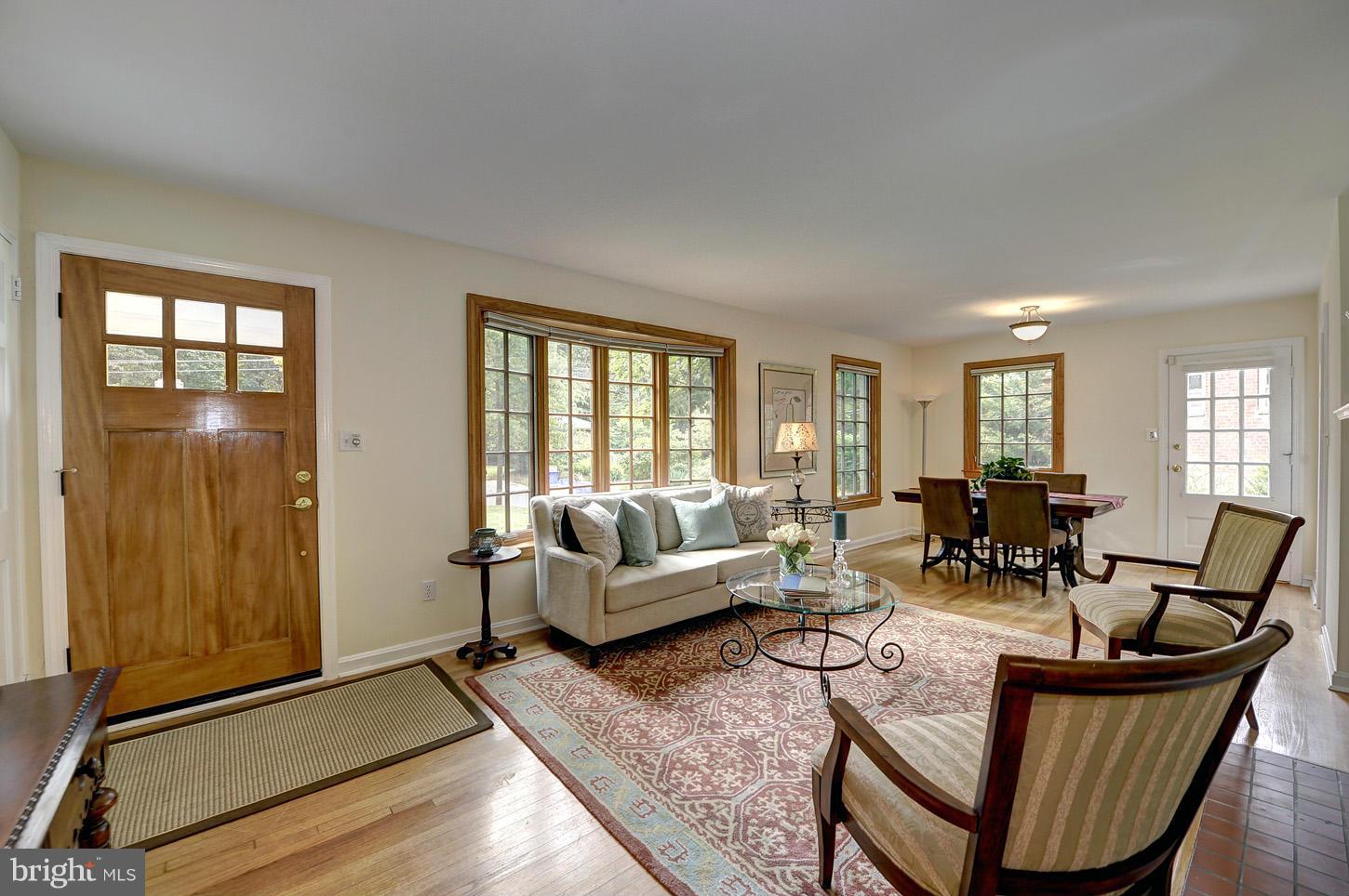 102 Devon Court Silver Spring, MD 20910 - Photo 3 of 29 Foyer