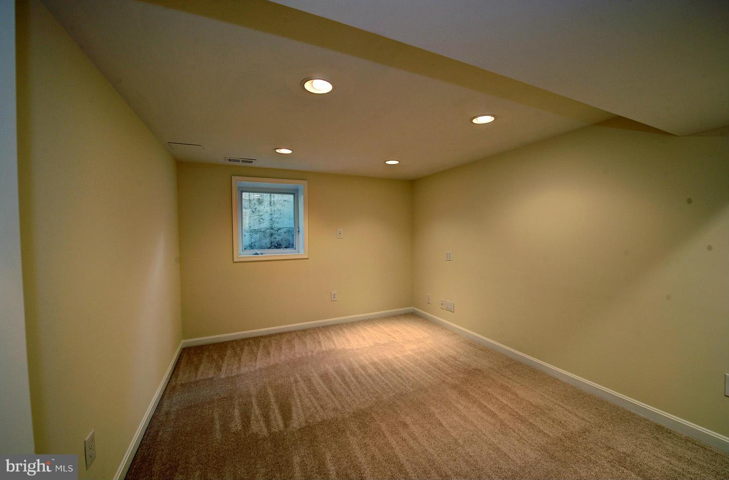 102 Devon Court Silver Spring, MD 20910 - Photo 25 of 29 Third bedroom