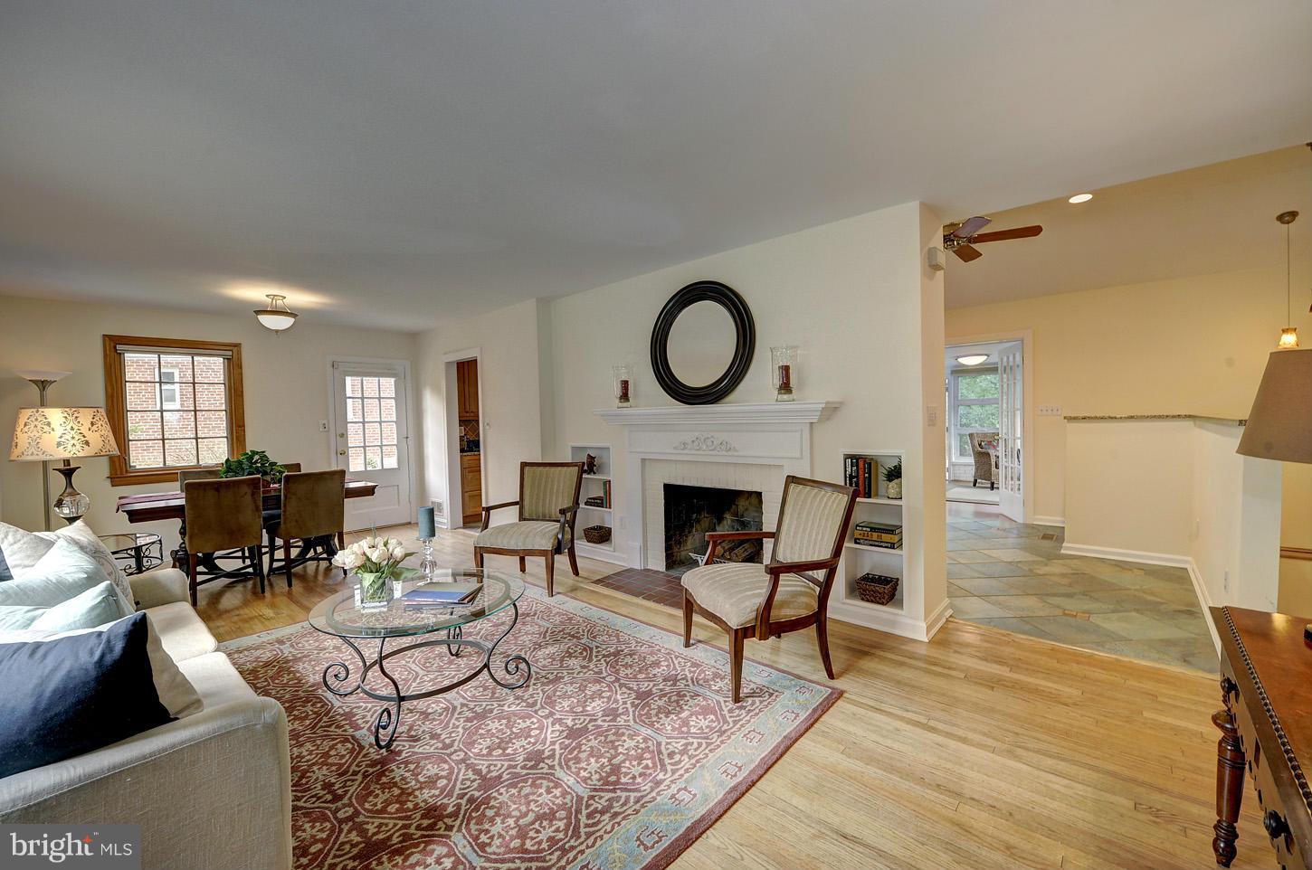 102 Devon Court Silver Spring, MD 20910 - Photo 4 of 29 Living Room