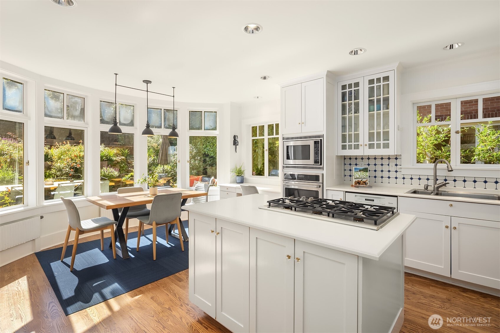 2055 East Crescent Drive Seattle, WA 98112 - Photo 15 of 40