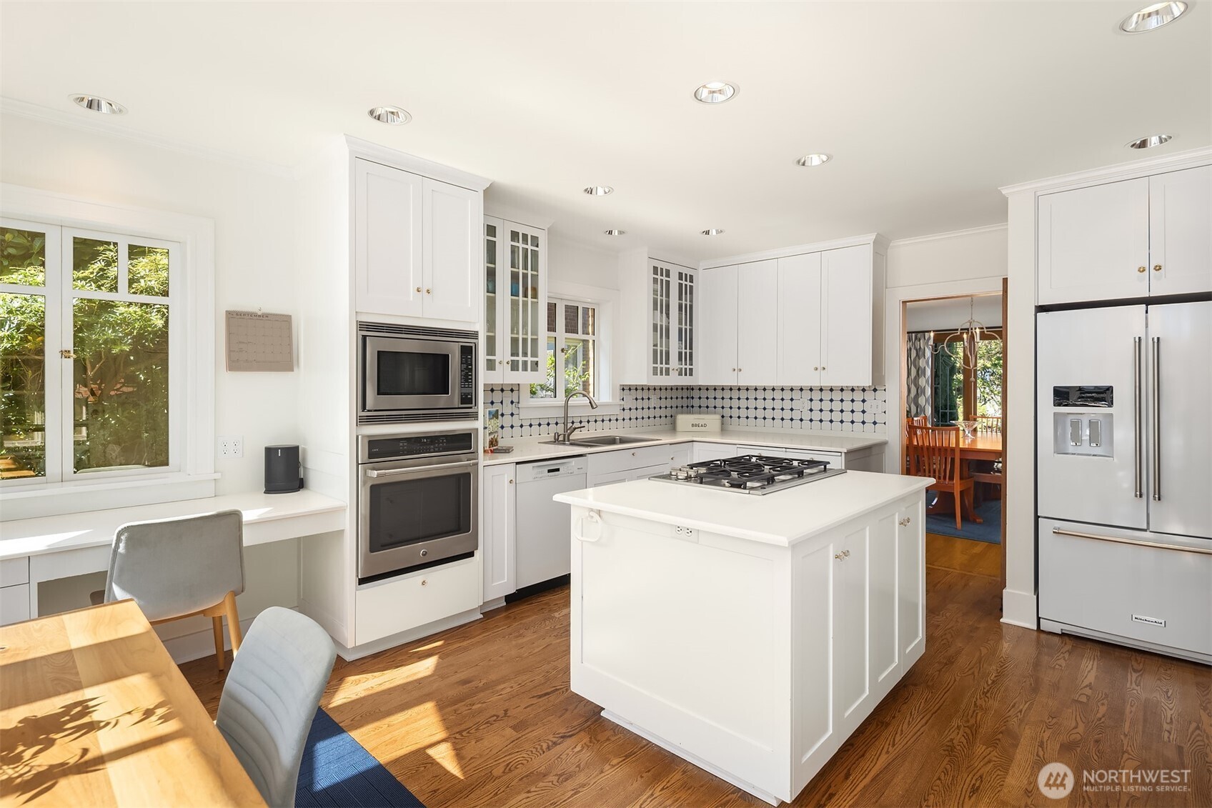 2055 East Crescent Drive Seattle, WA 98112 - Photo 17 of 40