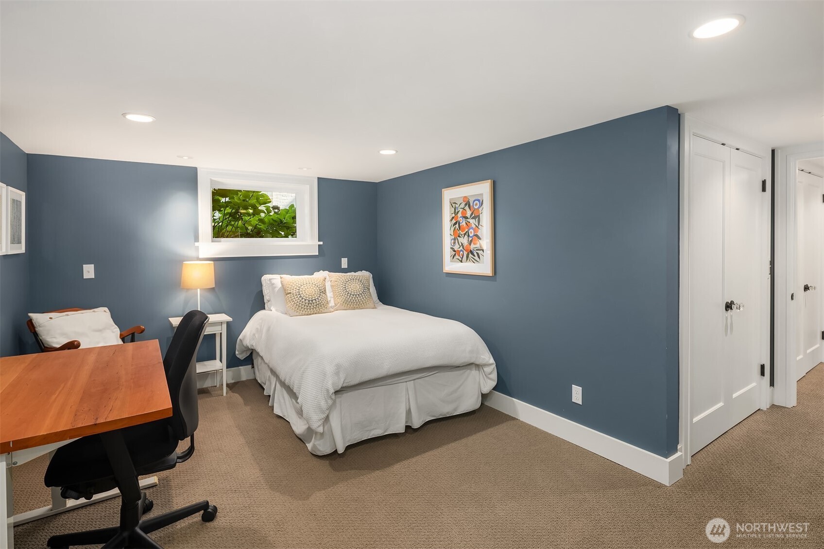 2055 East Crescent Drive Seattle, WA 98112 - Photo 19 of 40