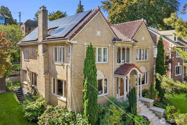 $2,975,000 | 2055 East Crescent Drive, Seattle, WA 98112