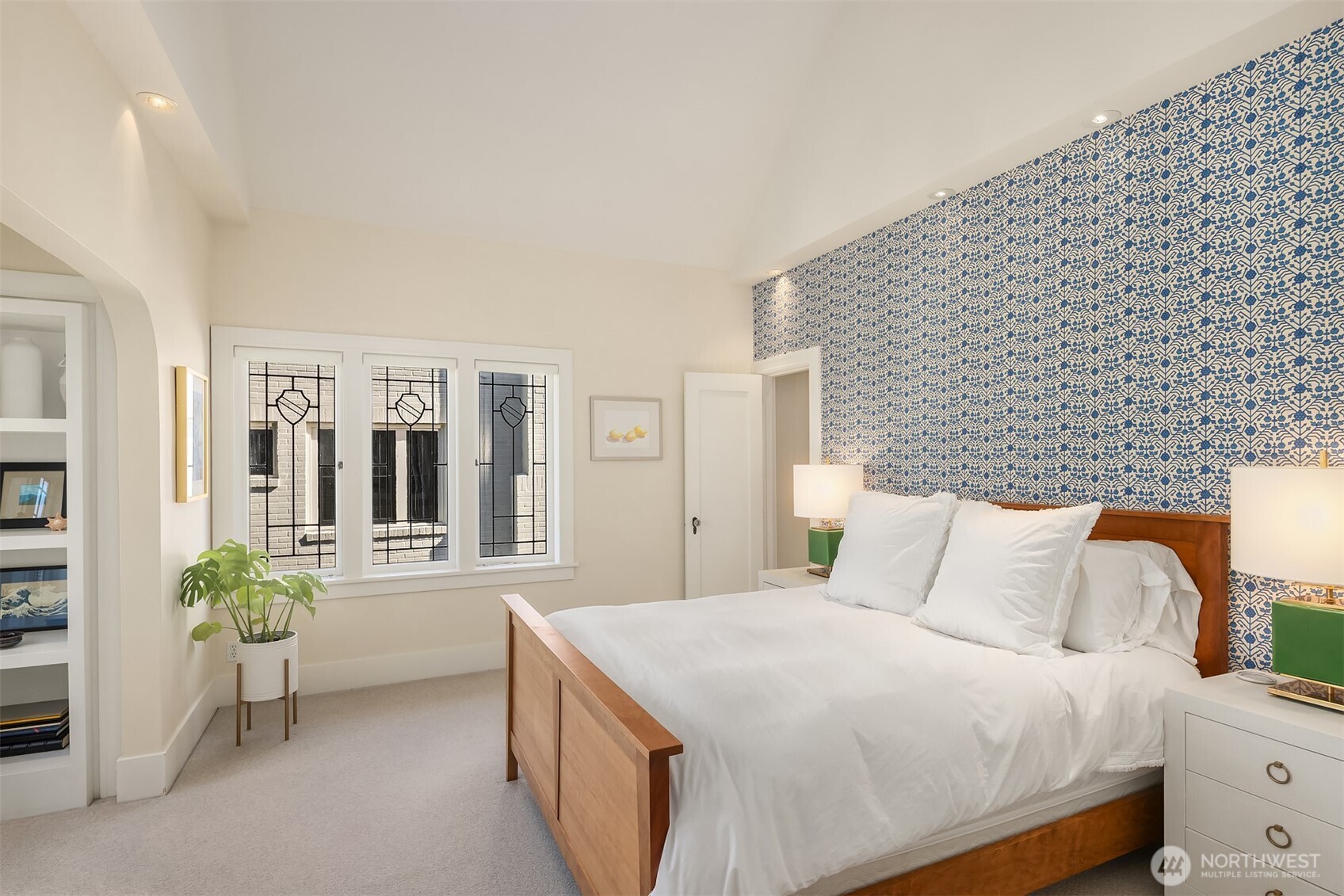 2055 East Crescent Drive Seattle, WA 98112 - Photo 22 of 40