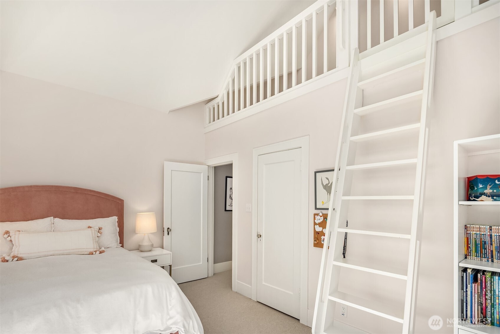 2055 East Crescent Drive Seattle, WA 98112 - Photo 30 of 40