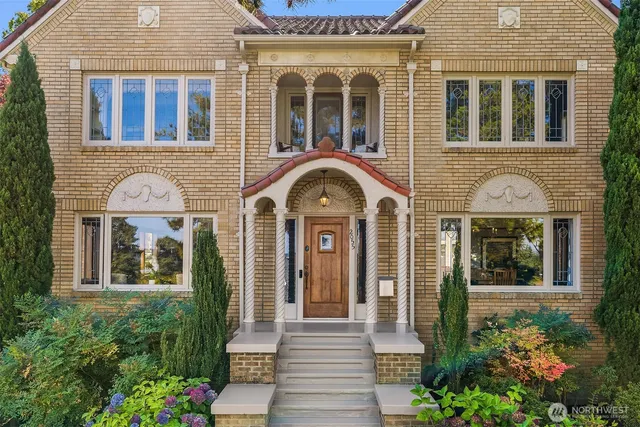 $2,975,000 | 2055 East Crescent Drive, Seattle, WA 98112