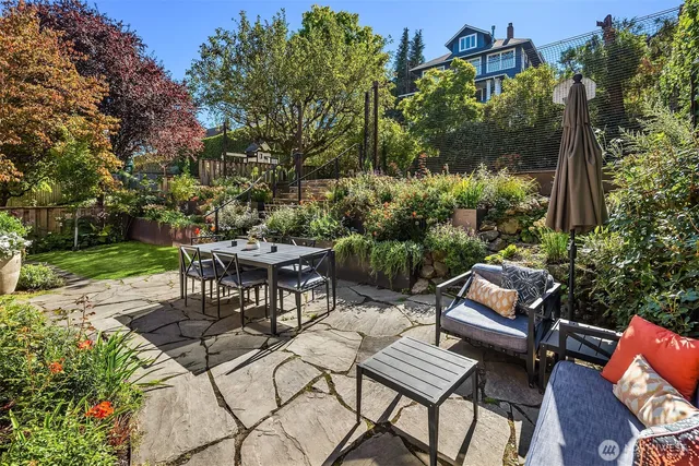 $2,975,000 | 2055 East Crescent Drive, Seattle, WA 98112