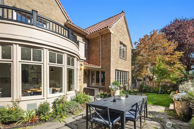 $2,975,000 | 2055 East Crescent Drive, Seattle, WA 98112