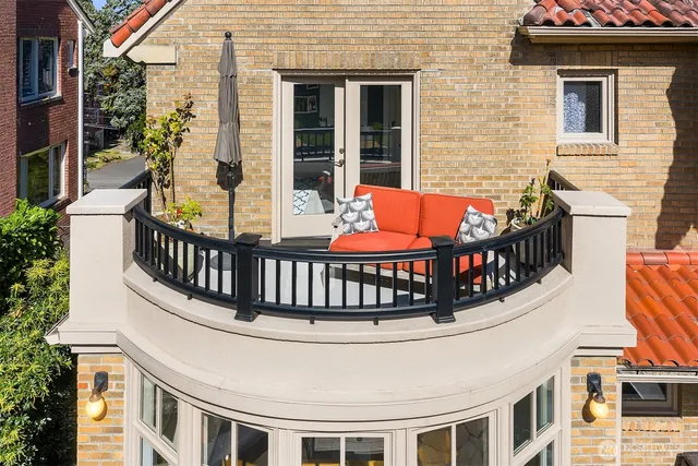 $2,975,000 | 2055 East Crescent Drive, Seattle, WA 98112