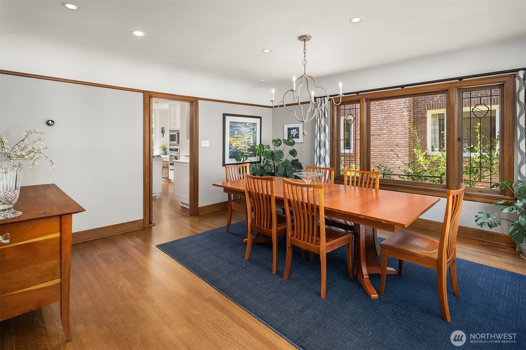 2055 East Crescent Drive Seattle, WA 98112 - Photo 9 of 40