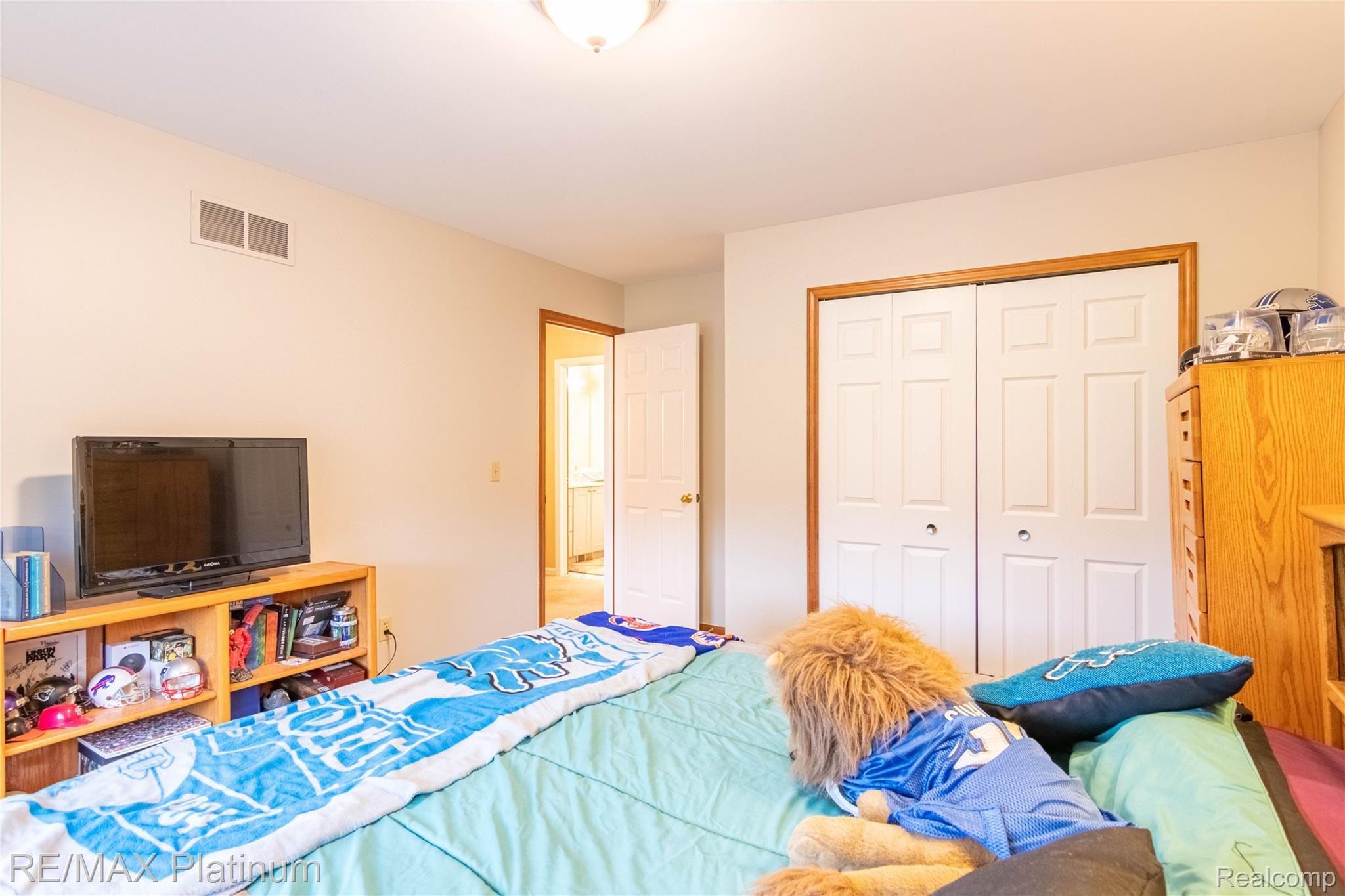 1732 North Hacker Road Howell, MI 48843 - Photo 52 of 74 48.Bedroom3