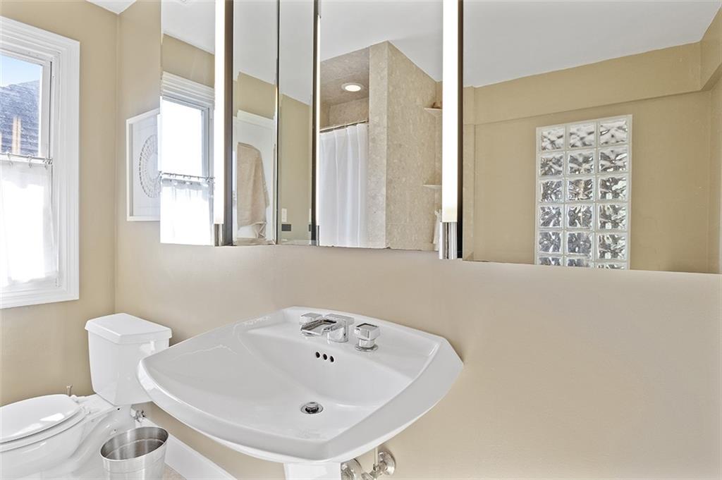 2759 Mt Royal Road Pittsburgh, PA 15217 - Photo 15 of 24 Gallery Image 15