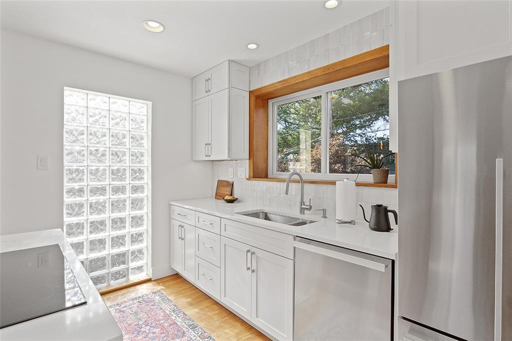 2759 Mt Royal Road Pittsburgh, PA 15217 - Photo 4 of 24 Gallery Image 4