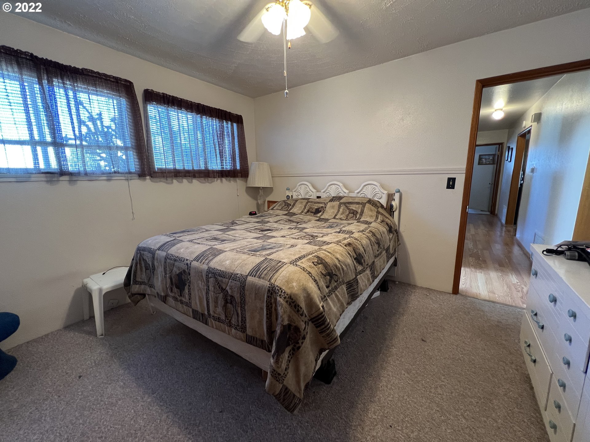 80500 Craig Road Hermiston, OR 97838 - Photo 17 of 24 a bed sitting in a room next to a window
